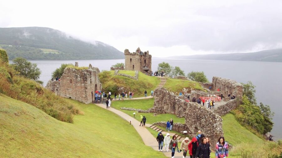From Edinburgh: Loch Ness & Inverness Tour in Spanish - Dunkeld on the Way Back: A Calmer Stop With an Old Cathedral
