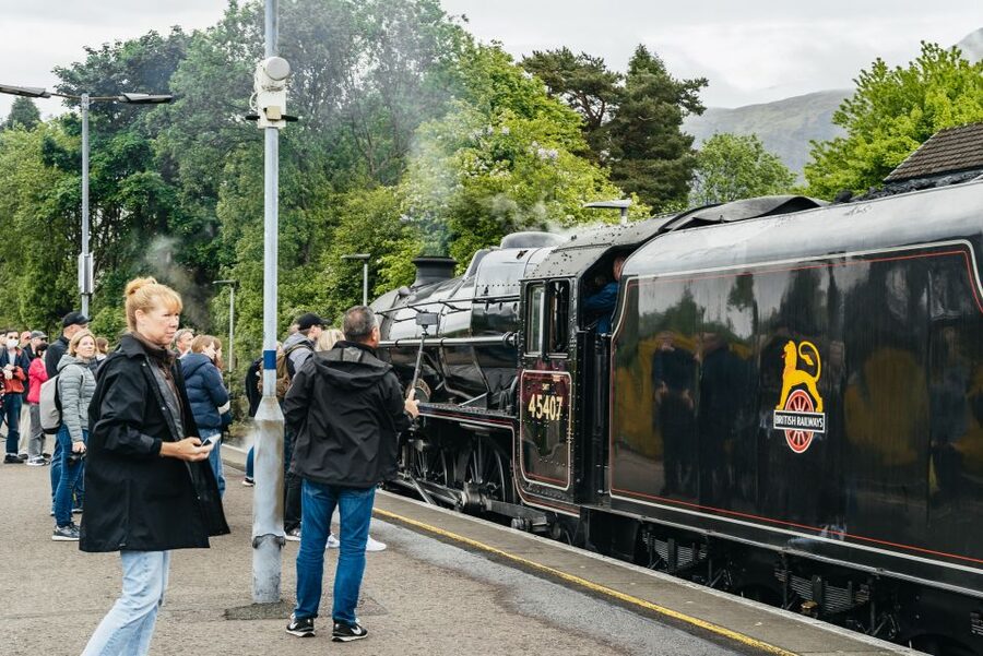 From Edinburgh: Magical Highlands Tour with Jacobite Train - Riding the Jacobite steam train: Hogwarts vibes and the viaduct photo angle