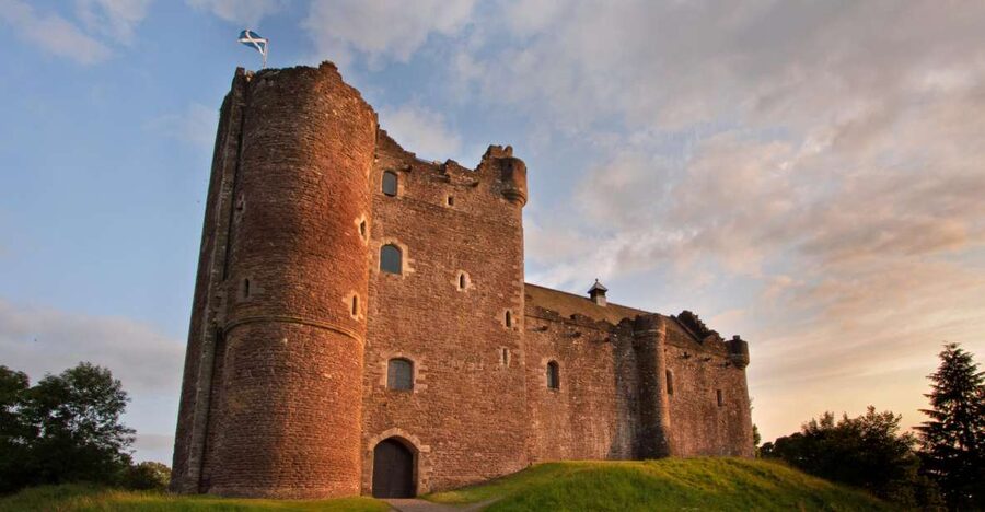 From Edinburgh: Outlander Adventure Day Tour with Entry - Outlander castles in one tight lowlands loop from Edinburgh