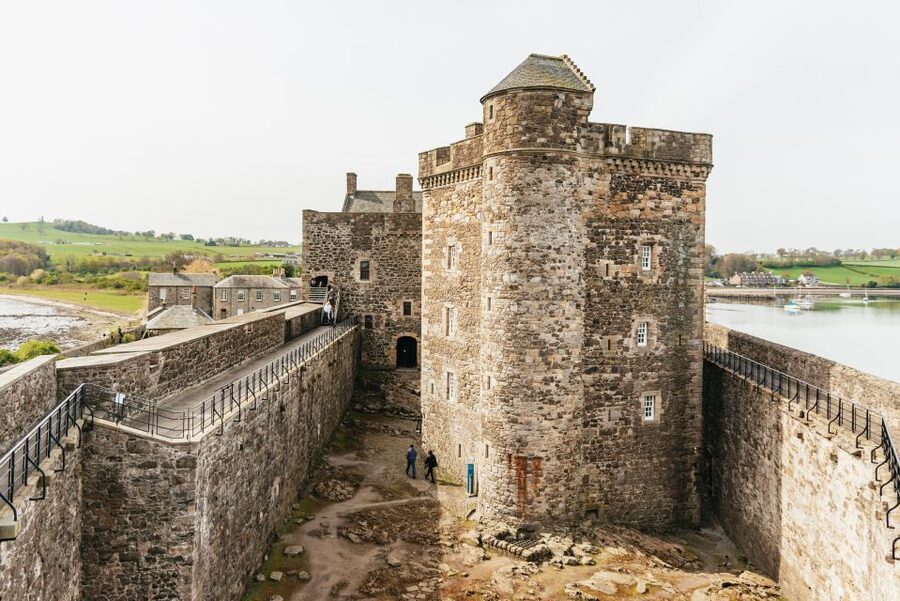 From Edinburgh: Outlander Experience 2-Day Tour - The guides make it, and you should plan around that