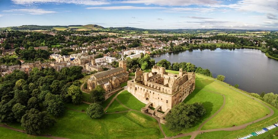 From Edinburgh: Outlander, Palaces, and Jacobites Day Trip - Blackness Castle, Fort William, and the Triangular Ship View