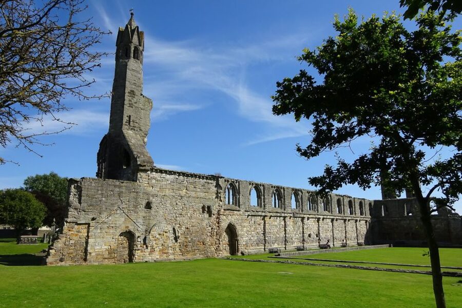From Edinburgh: St Andrews and Fishing Villages of Fife Tour - Loch Leven: Mary Queen of Scots’ escape story on the return route