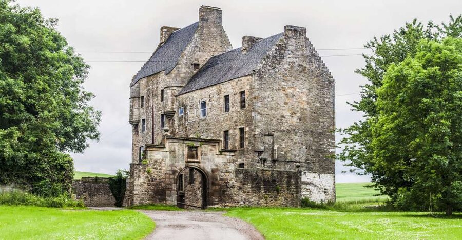 From Edinburgh: The Outlander Experience Guided Tour - Culross: Cranesmuir Streets, Photo Angles, and a Bit of Hill Work
