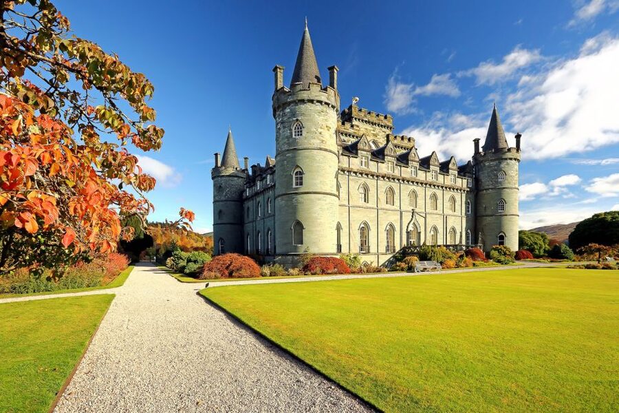 From Edinburgh: West Highland Lochs and Castles Day Trip - Passing Stirling Castle: A Quick Flash of a Bigger Story