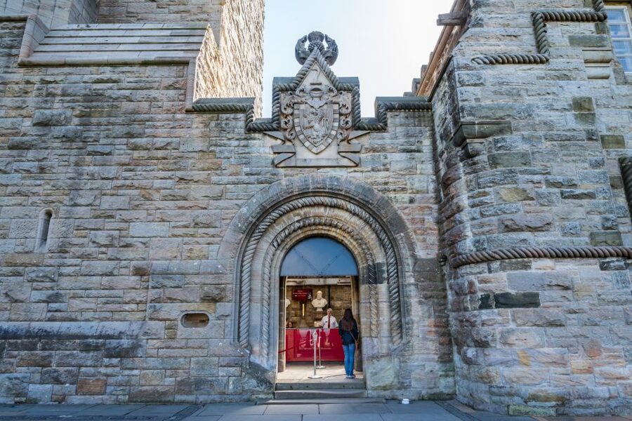 Full-Day Edinburgh Military Tattoo & Scottish Highlands Tour - From Edinburgh to Stirling: Wallace Monument views and first castle vibes