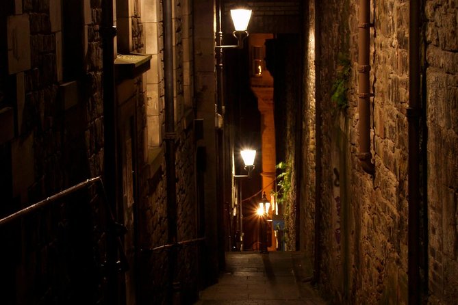 Ghosts, Mysteries, and Witches Tour - When to go: a 6:00 pm start that makes the stories fit