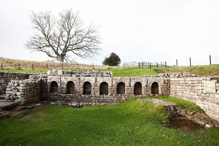 Hadrian's Wall: Chesters Roman Fort and Museum Entry Ticket - Commandant’s house ruins, the contrast you should not miss