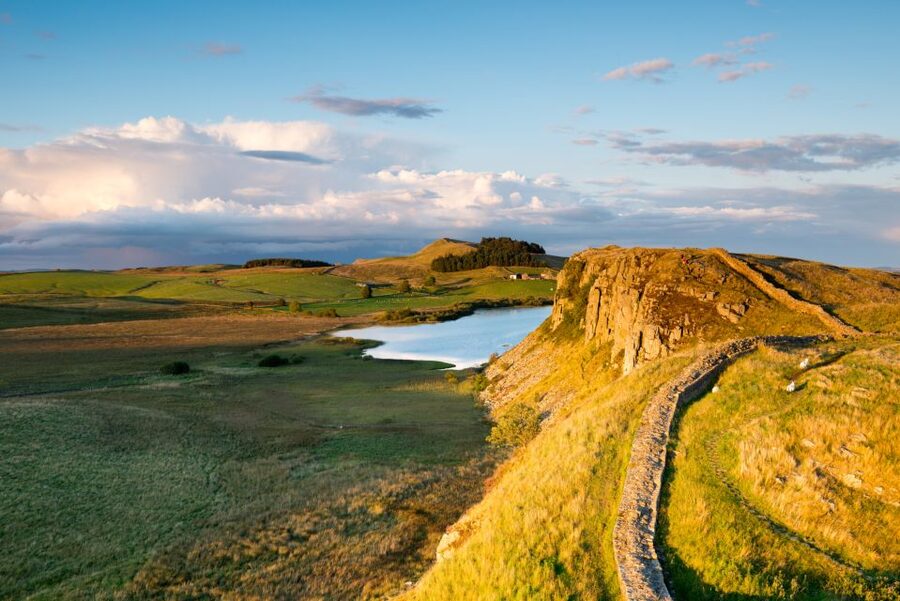 Hadrian's Wall & Roman Britain 1-Day Tour from Edinburgh - Edinburgh bus departure and how to plan for the long day