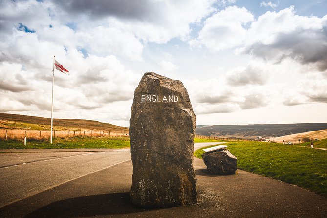 Hadrian's Wall & The Borders Tour from Edinburgh Incl. Admission - Moffat spa town break, then back through the hills
