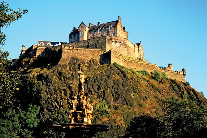Harry Potter Tour & Edinburgh Castle Visit - Waverley Station Viewpoints and the Train Connection