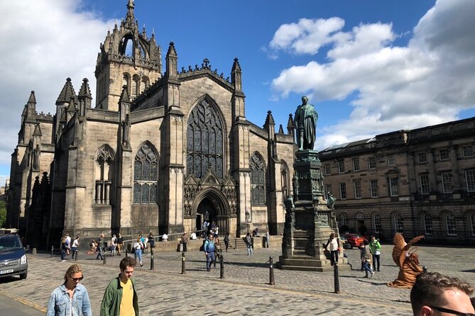 Historic Edinburgh and Rosslyn Chapel Full-Day Private Tour in a Premium Minivan - Old Town and the Closes: Where Medieval Edinburgh Feels Real