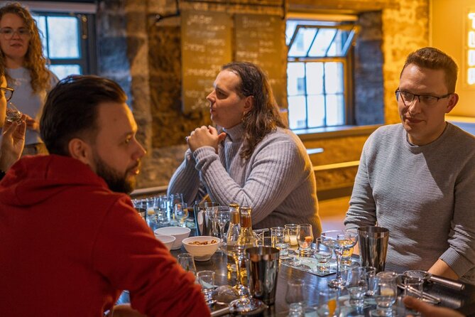 Holyrood Distillery Gin Tasting Experience - The Spirits Lab sensory challenge: train your nose fast