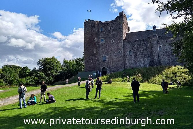 Jamie Fraser Outlander tour to Lallybroch tours Edinburgh - Private transport and hotel pickup: how the 10:00 am day runs