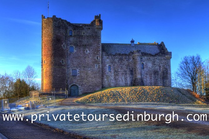 Jamie Fraser Outlander tour to Lallybroch tours Edinburgh - Smart casual tips and comfort for a 5-hour filming-location day