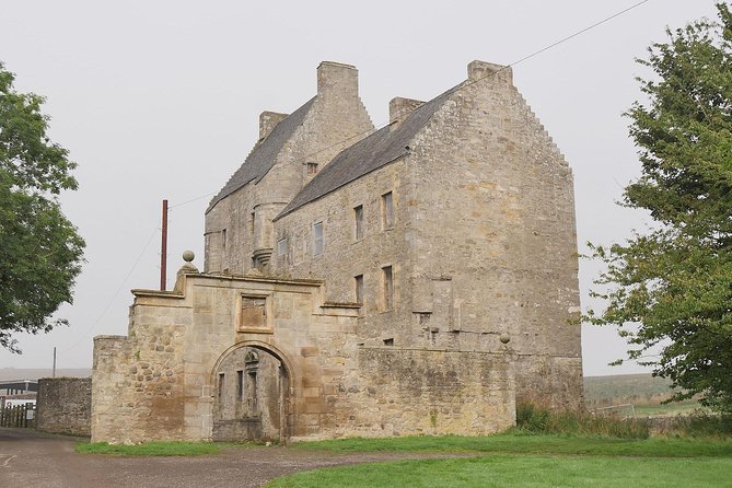 Jamie Fraser Outlander tour to Lallybroch tours Edinburgh - Stop 1 at Doune Castle: Castle Leoch for a full hour