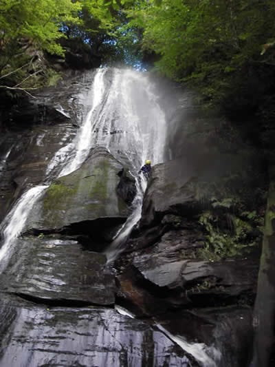 Join Splash White Water Rafting Canyoning Tour - The coach ride to Keltneyburn Falls