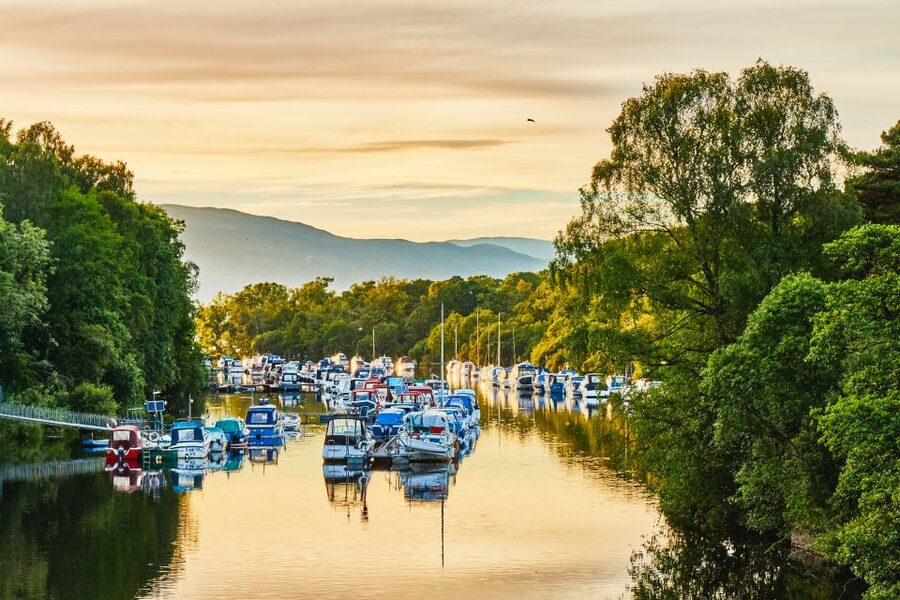 Loch Lomond: Scottish Highlands Sightseeing Cruise - Weather, clothing, and when visibility matters most