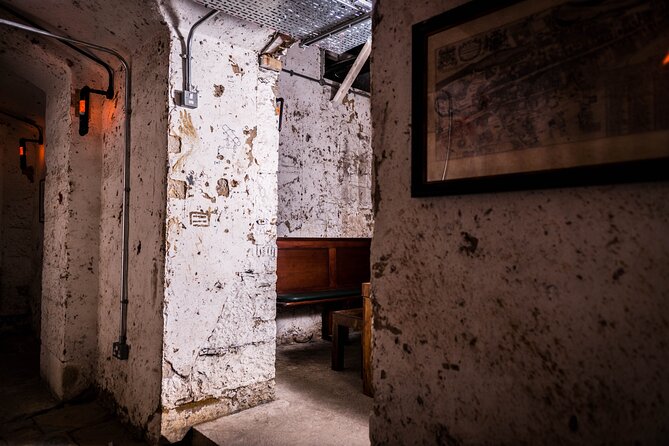 Luxury Whisky Tasting in Edinburgh's Underground Vaults | 90min - What happens before the first sip, from Parliament Square to the vaults