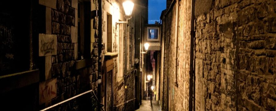 Magic and Legends in Edinburgh: Small Group Walking Tour in French - Why this French walking tour feels like a story you can walk