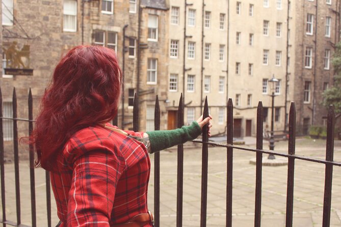 Magical Walking Tour in Edinburgh - Guide Charlotte: the humor and costume are not just for show