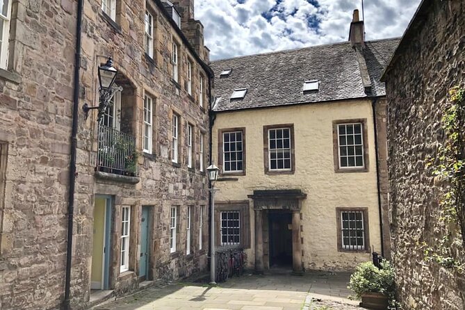 Old Edinburgh Private Walking Tour - Meeting at John Knox House, ending in the Grassmarket
