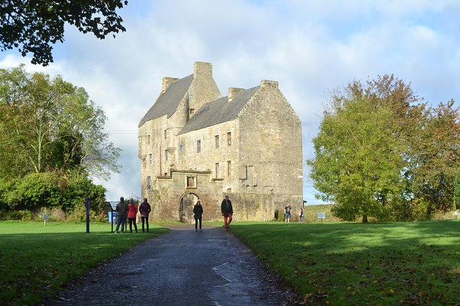 Outlander Film Locations Day Trip from Edinburgh - Falkland’s Inverness Look: Why the 45 Minutes Matters