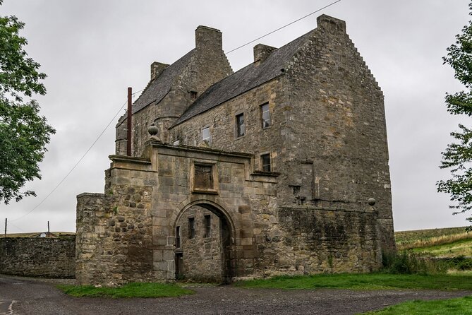Outlander Filming Locations Day Tour from Edinburgh - Culross for Cranesmuir: the lunch break that also makes the story land