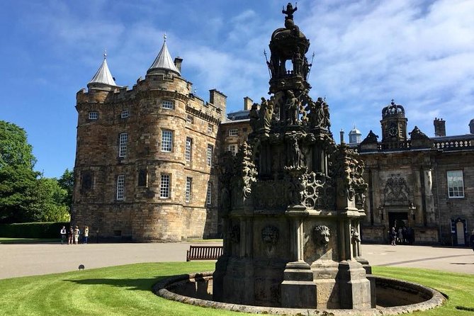 Outlander Walking Tour of Edinburgh's Old Town - The walk itself: manageable pace, strong storytelling flow