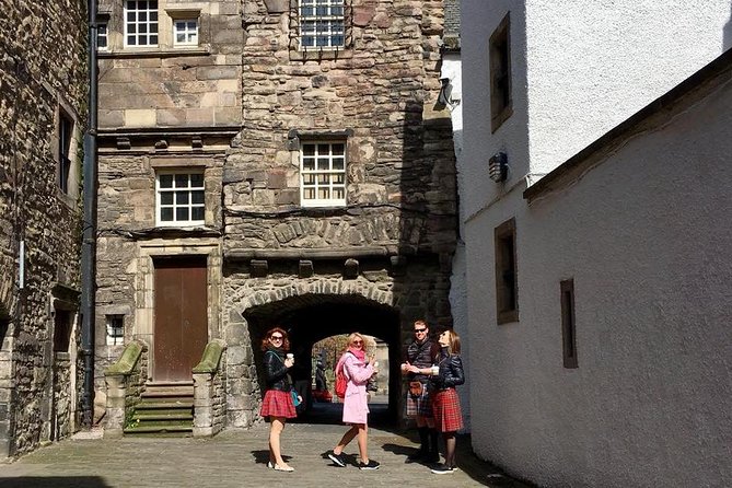 Outlander Walking Tour of Edinburgh's Old Town - Holyrood Palace and Bonnie Prince Charlie context