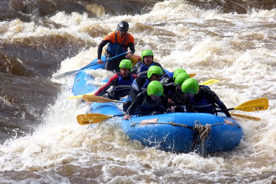 Pitlochry, Scotland: Summer White Water Rafting Tour - On-the-water plan: 75 minutes of technical, tight-curve rafting