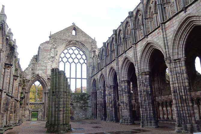 Private 4 Hour Tour of Edinburgh in a Spacious 6-seater Mercedes - Palace of Holyrood House and the viewpoint path: how to handle walking and timing