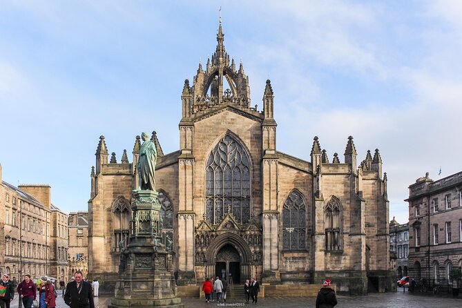 Private 4h Walking Tour in Edinburgh with Edinburgh Castle Tour - Waterloo Place to Calton Hill: The Fastest Way to Get Your Bearings