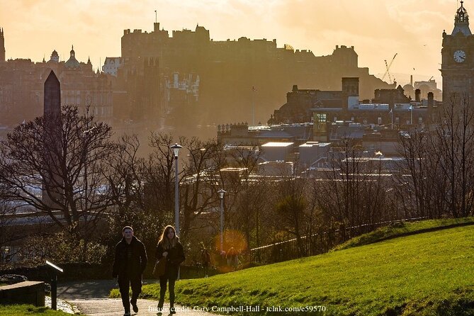 Private 4h Walking Tour in Edinburgh with Edinburgh Castle Tour - Edinburgh City Chambers: Local Power Up Close