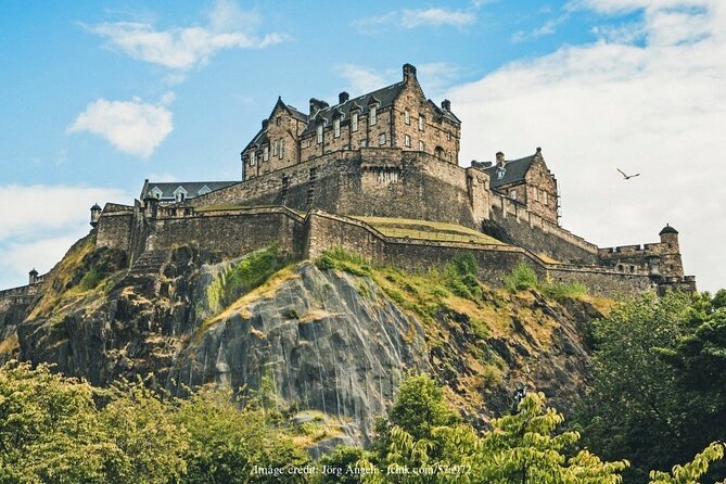 Private 4h Walking Tour in Edinburgh with Edinburgh Castle Tour - Edinburgh Castle: Timed Entry Plus the Best Spots for Photos