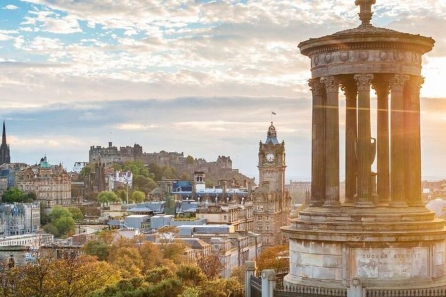 Private Custom Tour with a Local Guide in Edinburgh - Walking, Photo Stops, and How the City Sinks In