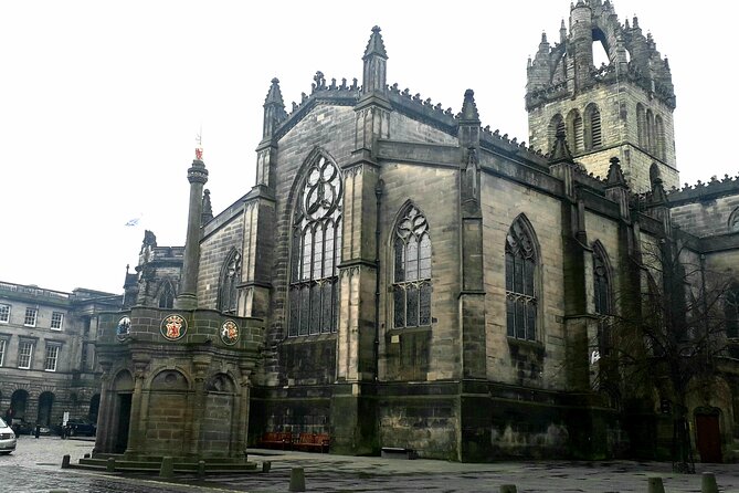 Private Dark History Tour: Eerie Edinburgh - Stop 1: Heart of Midlothian and the cobblestone heart