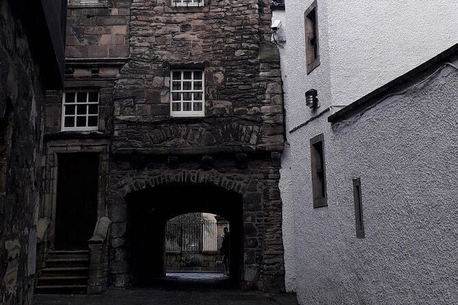 Private Dark History Tour: Eerie Edinburgh - Stop 2: St Giles’ Cathedral and what is hidden behind the concrete