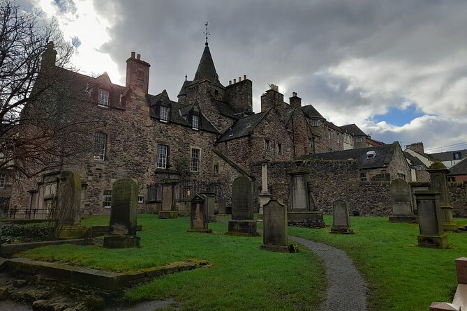 Private Dark History Tour: Eerie Edinburgh - Stop 3: Mercat Cross, when everyday life sounded like a joke