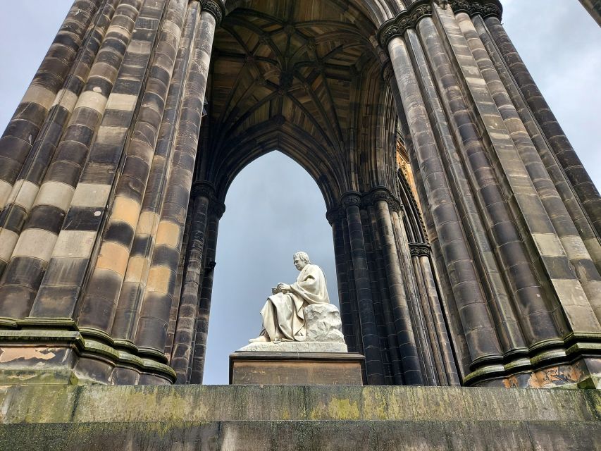 Private Discovery Tour: Edinburgh's Strange & Secret History - Old Town mysteries: monuments, pubs, legends, and crimes in real locations