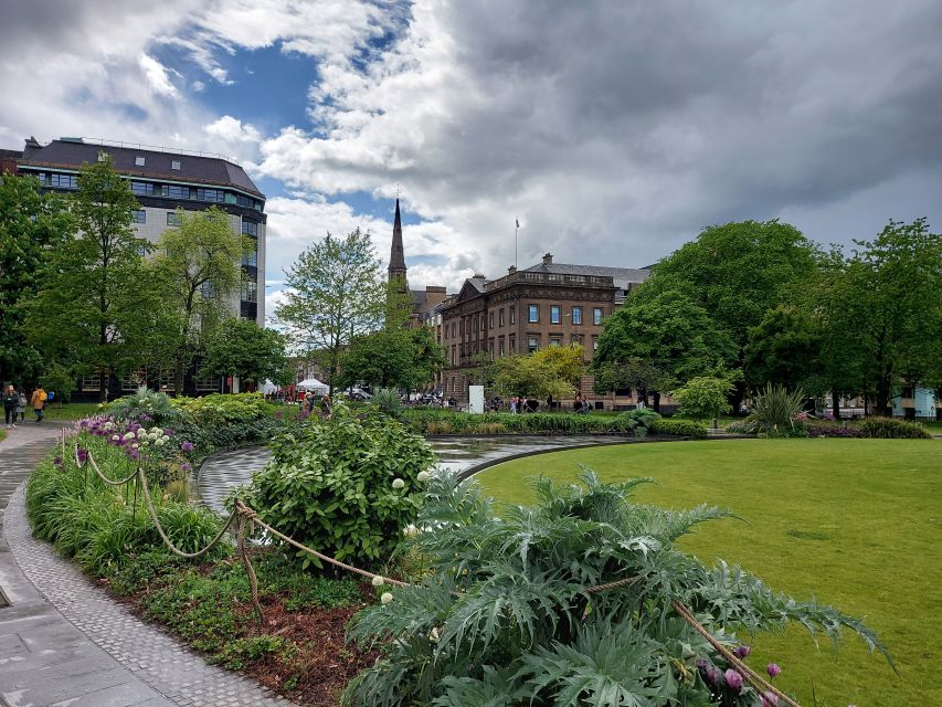 Private Discovery Tour: Edinburgh's Strange & Secret History - The 2-hour flow: Castle Hill views, Old Town lanes, New Town symmetry