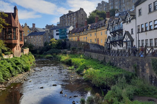 Private Edinburgh City 4-Hour Guided Tour in a black cab LEVC TX - Black Cab LEVC TX comfort and why it matters in Edinburgh