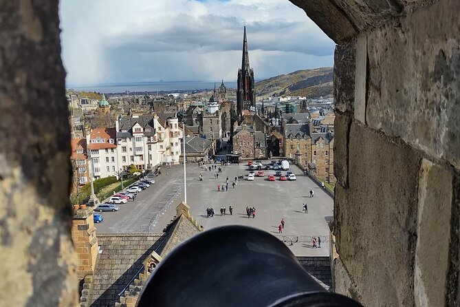 Private Edinburgh Full Day Guided Tour in a Black Cab LEVC TX - Greyfriars Bobby and the Power of Small Stops