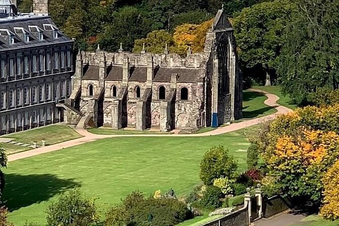 Private Edinburgh Full Day Guided Tour in a Black Cab LEVC TX - Royal Yacht Britannia and Scottish Parliament, Both with Free Options