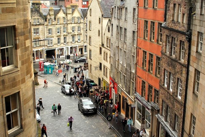 Private Edinburgh Tour for Families with a Local, 100% Personalized - Edinburgh Castle: When Feudal History Feels Like a Story