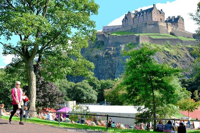 Private Full-Day Walking Tour in Edinburgh with Edinburgh Castle - Grassmarket for Lunch on Your Own Terms