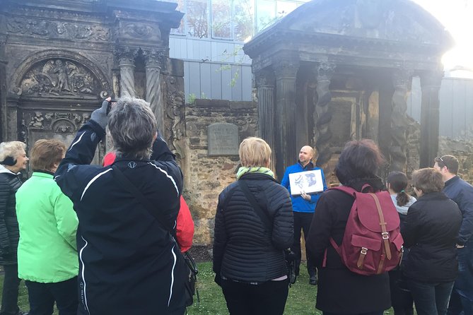 Private Greyfriars Kirkyard history tour - Robert Howie’s guide style: funny, friendly, and tuned to you