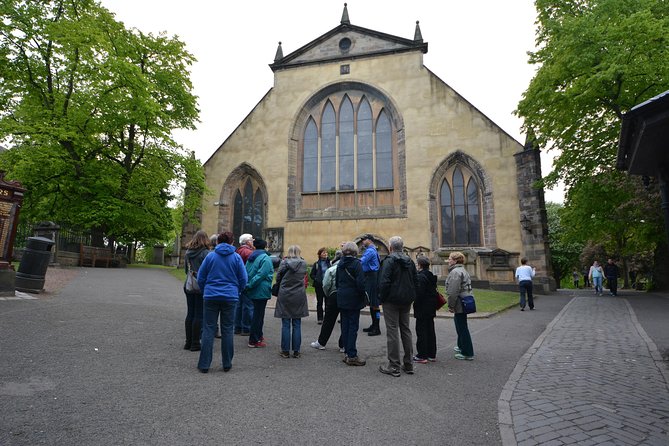 Private Greyfriars Kirkyard history tour - Private, up to two: what personalization means on the ground