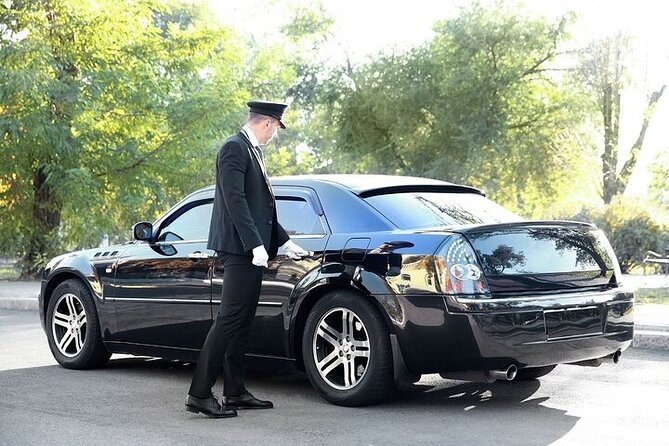Private One way Transfer Edinburgh Airport to Edinburgh - Meeting your driver at EDI: the step that can make or break the day