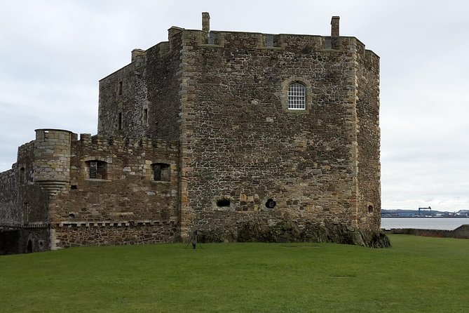 Private Outlander Tour from Edinburgh - Linlithgow Palace for the Wentworth prison moment, plus quick photo time