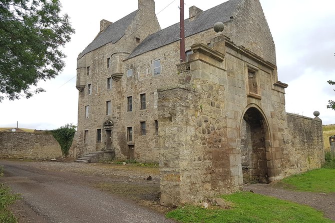 Private Outlander Tour from Edinburgh - Blackness Castle as Fort William: river views and an hour to explore